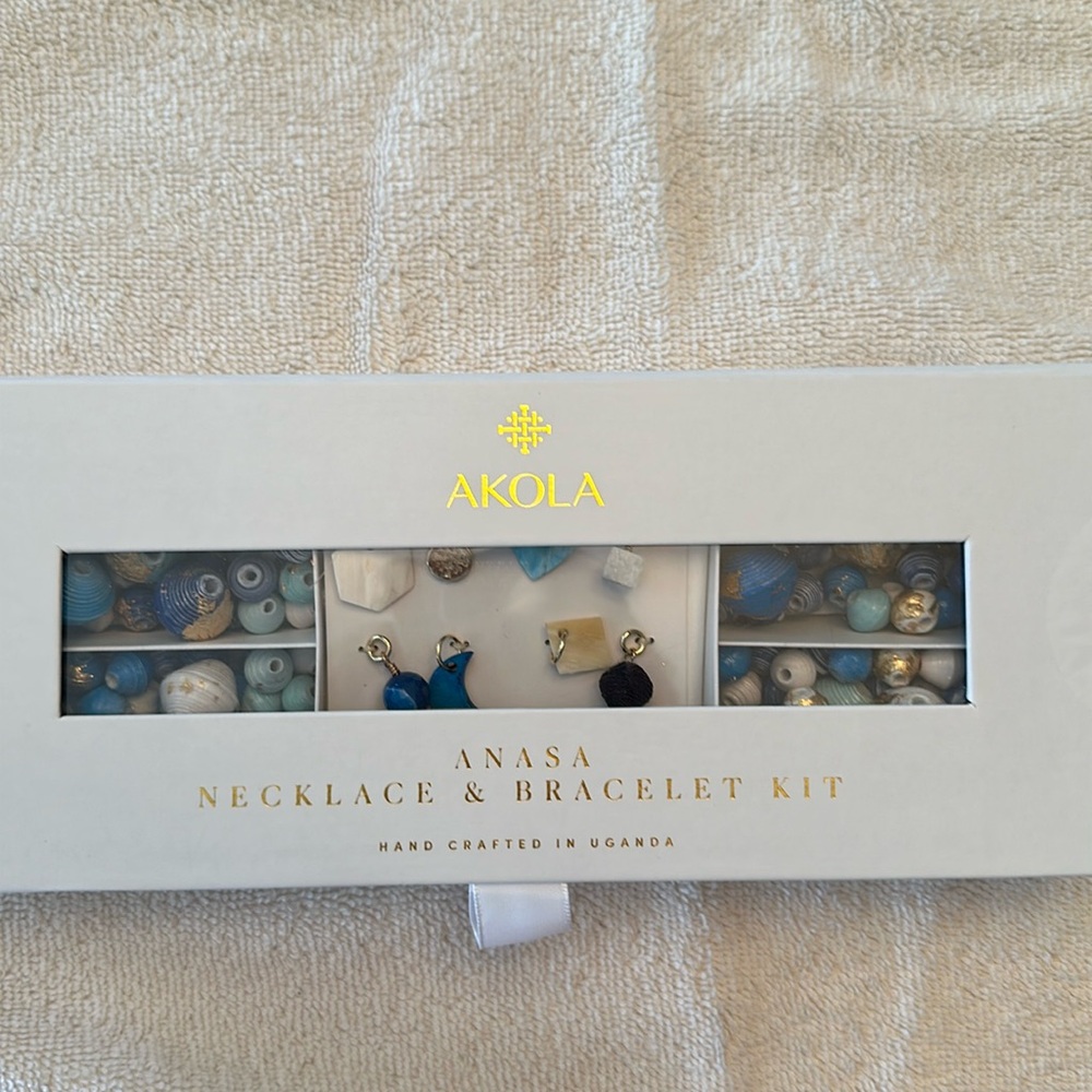 Bracelet & Necklace kit BNWT
